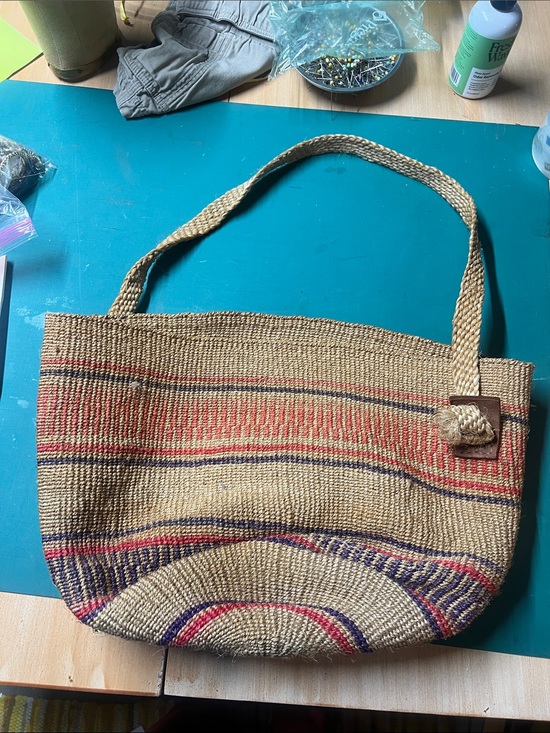 Vintage Handbags - Vintage Woven Straw Tote Bag with pink and purple Stripe Detail